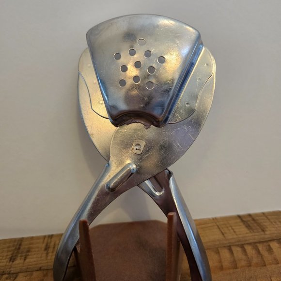 Metal art's Stainless Steel Squeezer - Picture 3 of 5